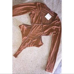 💕😍❤️MAKE AN OFFER! TAUPE V NECK BODYSUIT😍💕